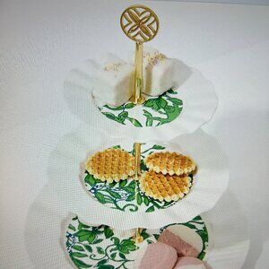 New in Box Lilly Pulitzer 3 Tier Serving Tray Fiddle Leaf Green Lil Escape Plan